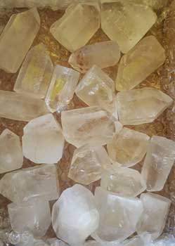 Flat of Rough Quartz Points (~3.0#) - Click Image to Close