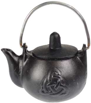 Triquetra Kettle 2 3/4" - Click Image to Close
