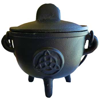 5" Cast iron cauldron w/ lid Triquetra - Click Image to Close
