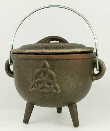 Triquetra cast iron cauldron 4 1/2"