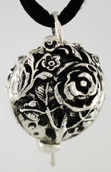 Flower locket - Click Image to Close